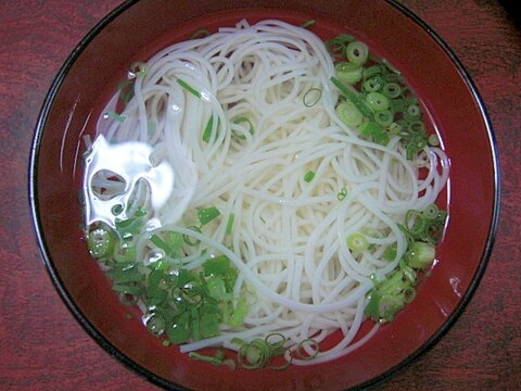 素麺と青ネギの吸い物